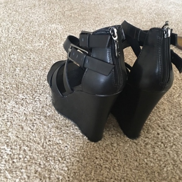 Black wedges - Picture 2 of 2